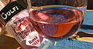 Rose-Wein im Glas von Bio-Weingut Gulfi aus Sizilien, Chiaramonte Gulfi, 