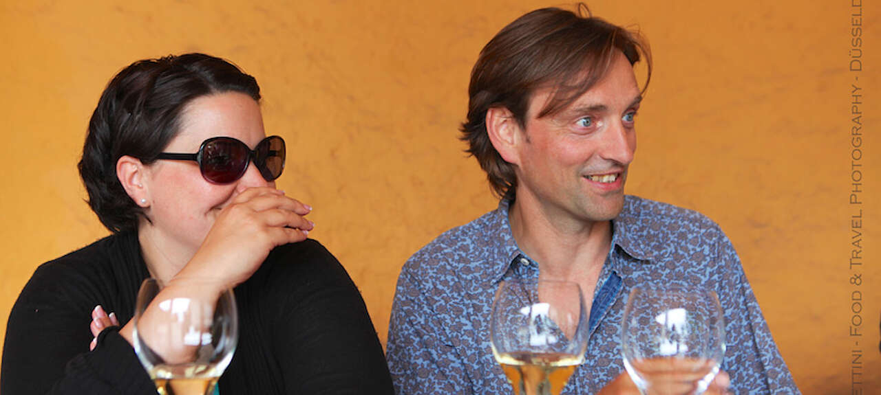 Weinjournalist Steffen Maus und Weinhändlerin Franca Spader in der Franciacorta auf Weintour